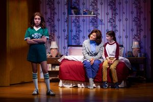  Avery Harris (Laura), Shoshana Bean (Beth Ann), and Aria Kane (Sarah) i Photo